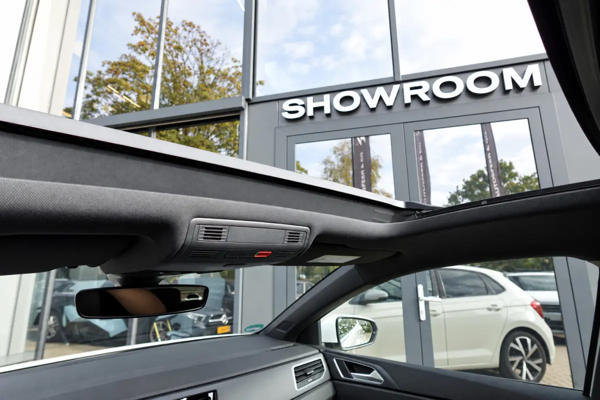 1.0 TSI R-Line KEYLESS IQ.LIGHT PANO VOL