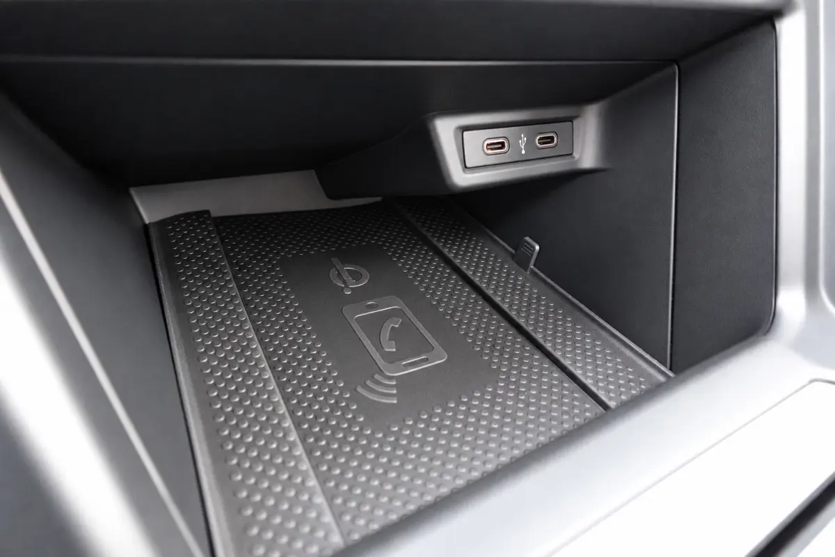 1.0 TSI R-Line KEYLESS IQ.LIGHT PANO VOL