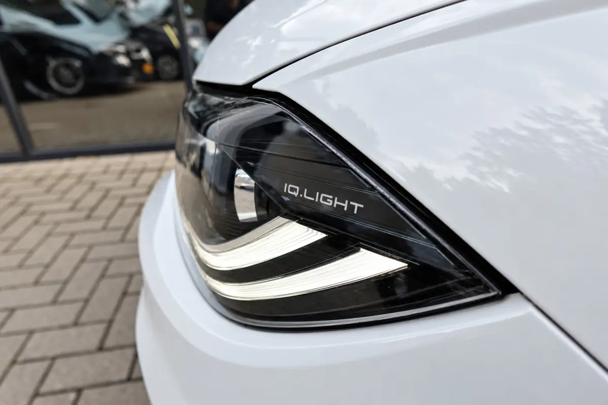1.0 TSI R-Line KEYLESS IQ.LIGHT PANO VOL
