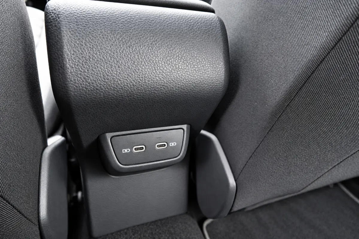1.0 TSI R-Line KEYLESS IQ.LIGHT PANO VOL