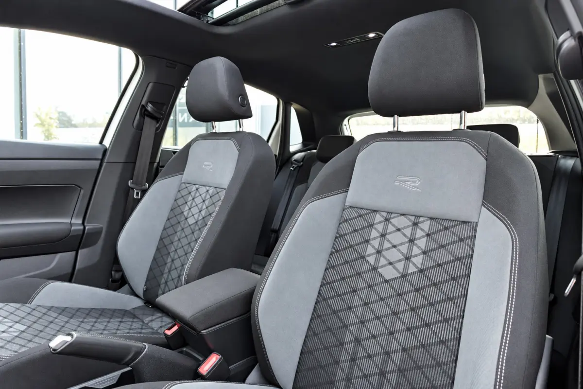 1.0 TSI R-Line KEYLESS IQ.LIGHT PANO VOL