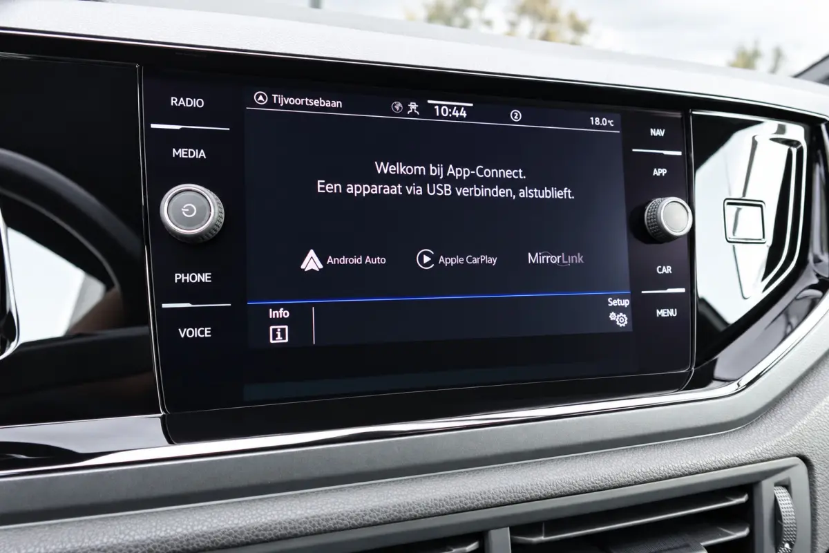 1.0 TSI R-Line KEYLESS IQ.LIGHT PANO VOL