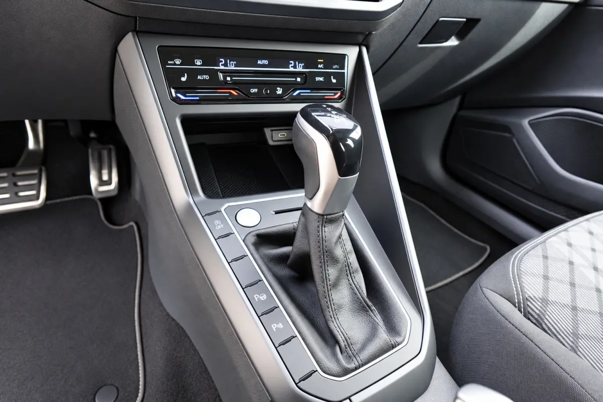 1.0 TSI R-Line KEYLESS IQ.LIGHT PANO VOL
