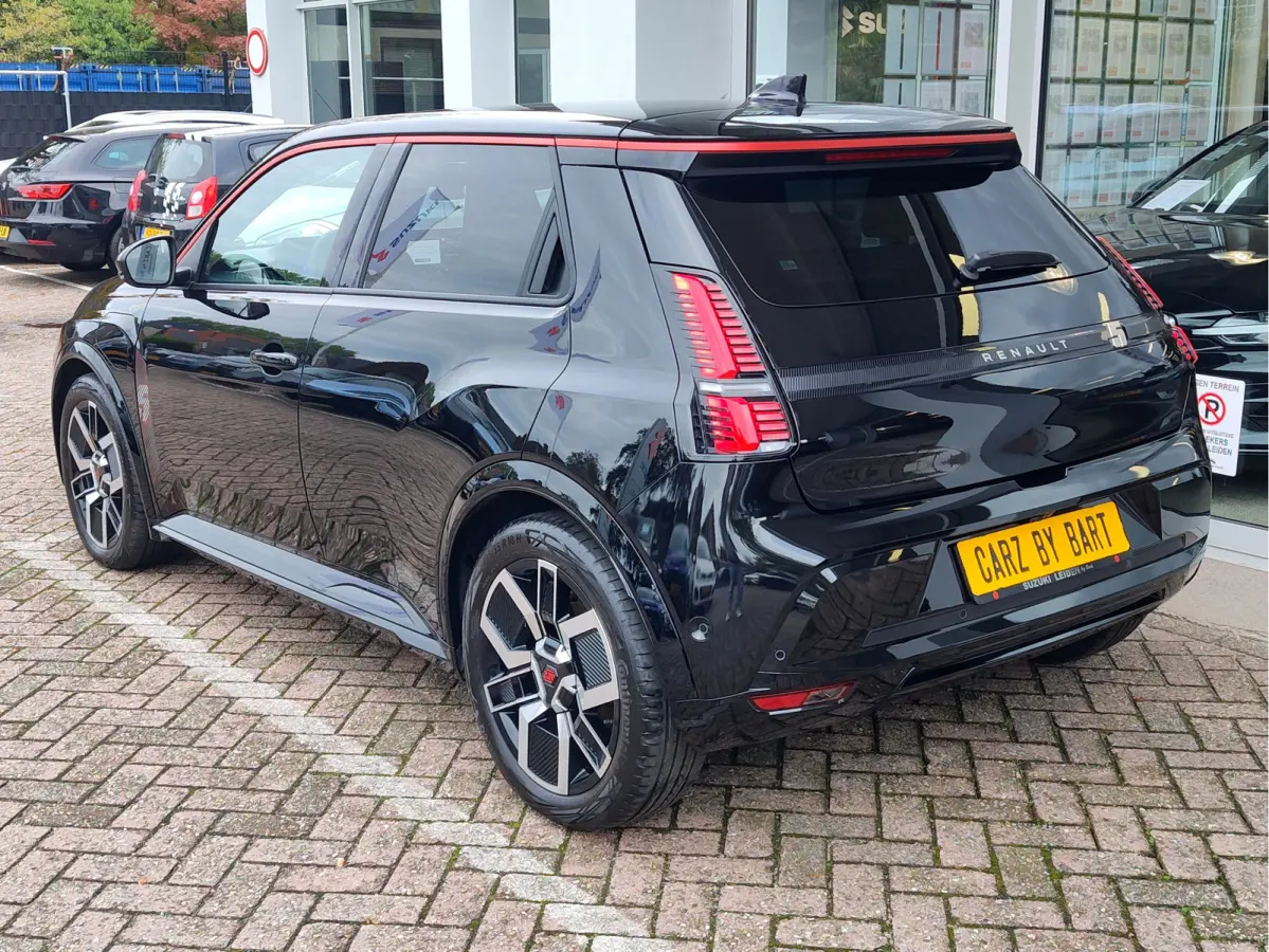 COMFORT RANGE ICONIC CINQ 52 kWh SoH 99,5% | Adaptive Cruise | Warmtepomp | Stuurverwarming