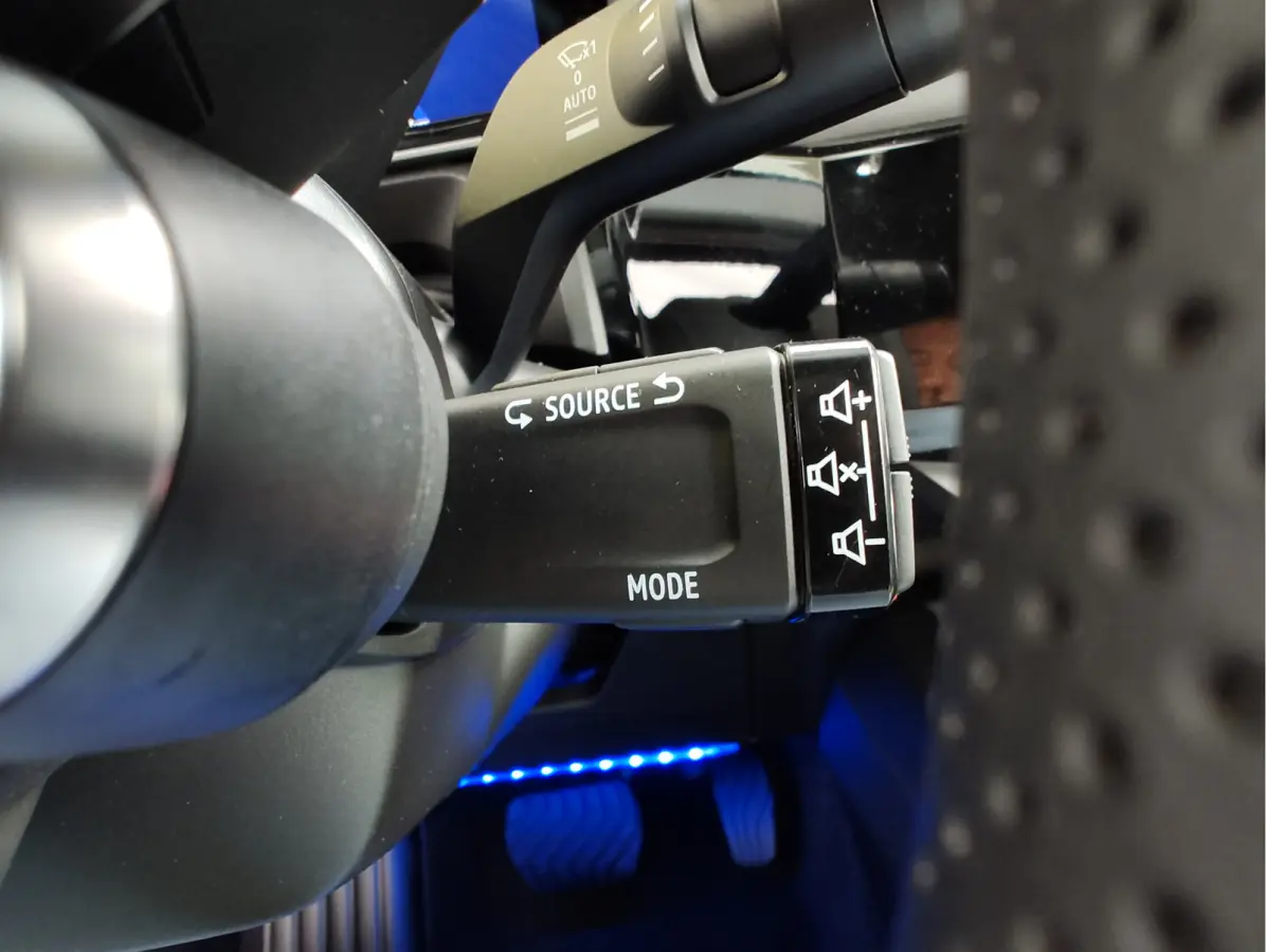 COMFORT RANGE ICONIC CINQ 52 kWh SoH 99,5% | Adaptive Cruise | Warmtepomp | Stuurverwarming