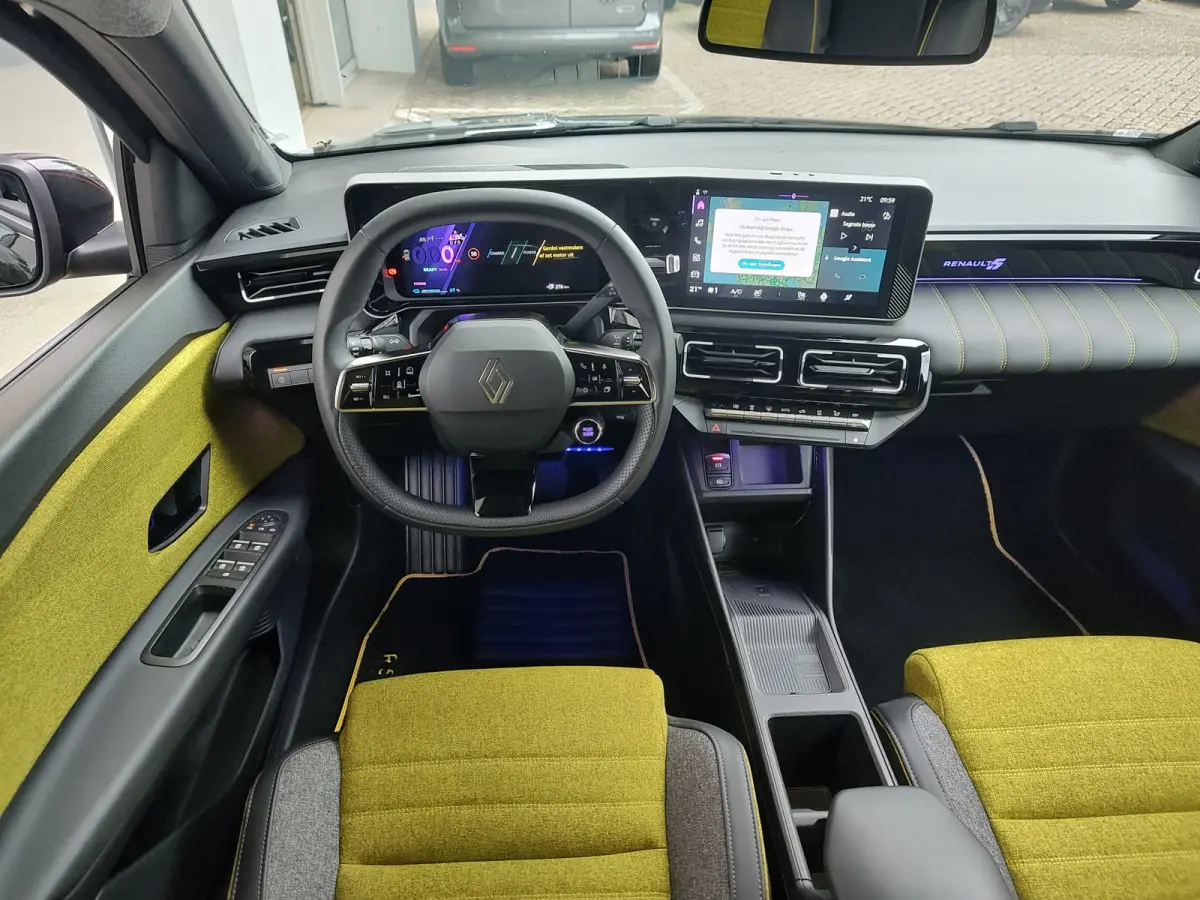 COMFORT RANGE ICONIC CINQ 52 kWh SoH 99,5% | Adaptive Cruise | Warmtepomp | Stuurverwarming