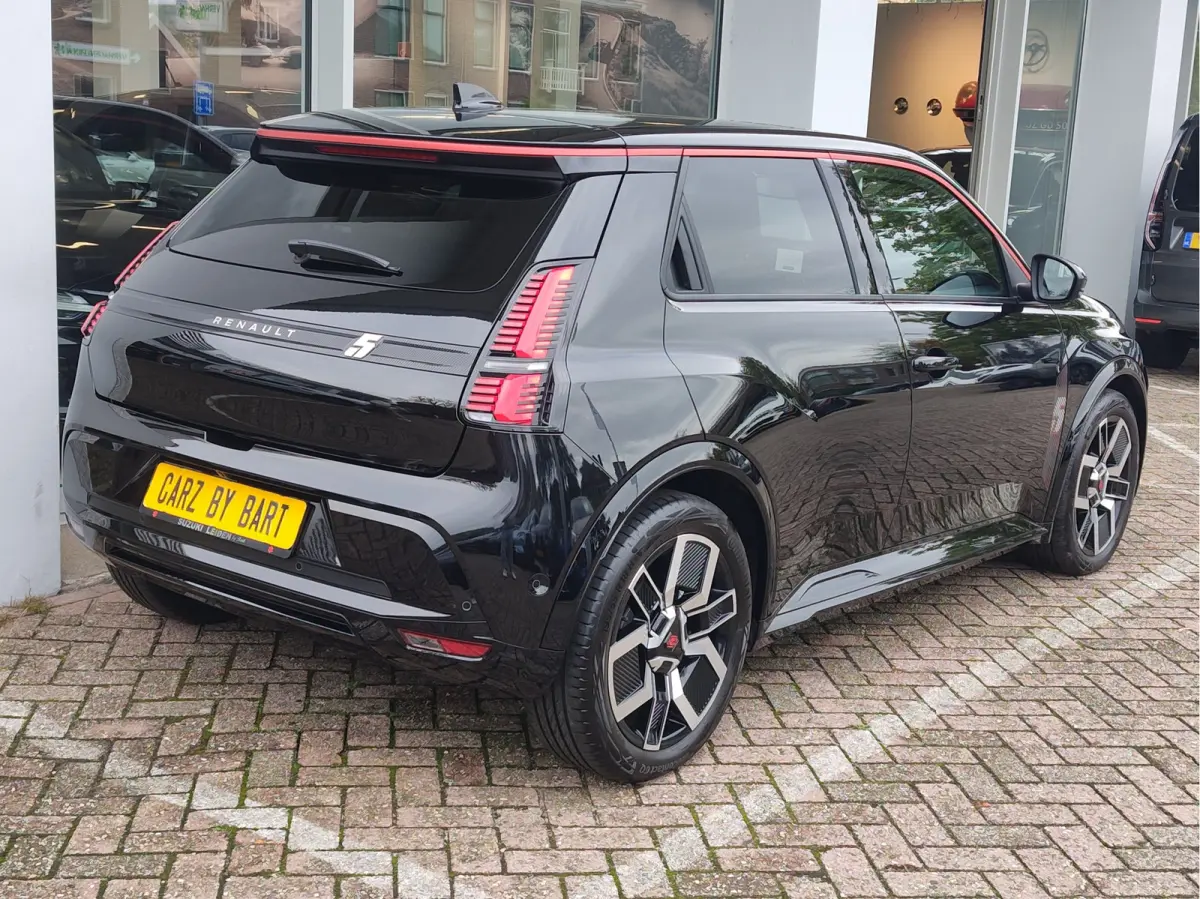 COMFORT RANGE ICONIC CINQ 52 kWh SoH 99,5% | Adaptive Cruise | Warmtepomp | Stuurverwarming