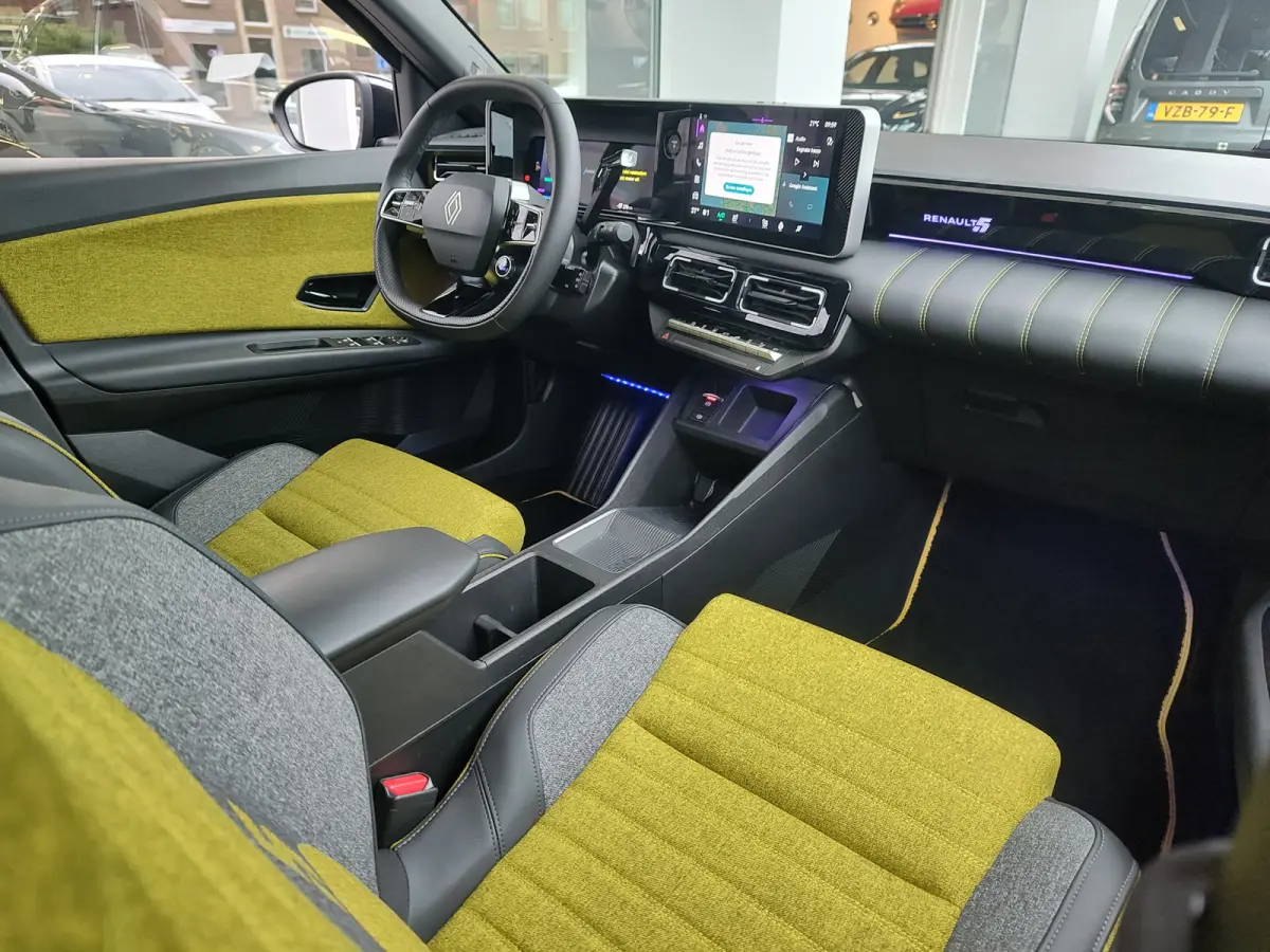 COMFORT RANGE ICONIC CINQ 52 kWh SoH 99,5% | Adaptive Cruise | Warmtepomp | Stuurverwarming