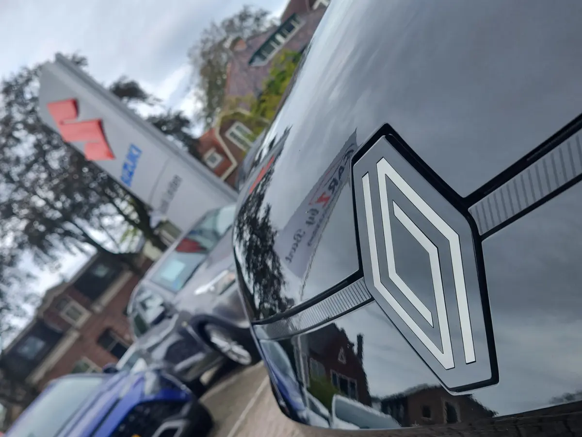 COMFORT RANGE ICONIC CINQ 52 kWh SoH 99,5% | Adaptive Cruise | Warmtepomp | Stuurverwarming