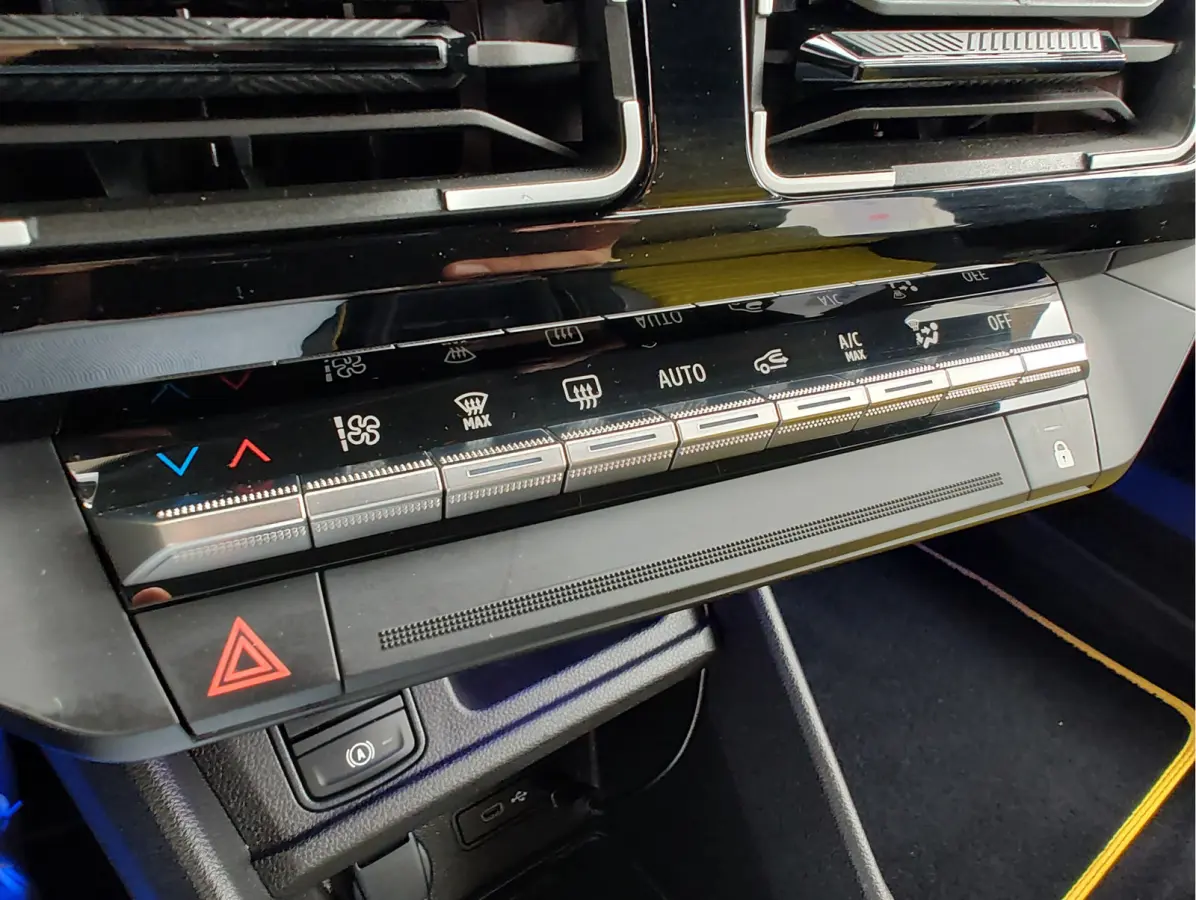 COMFORT RANGE ICONIC CINQ 52 kWh SoH 99,5% | Adaptive Cruise | Warmtepomp | Stuurverwarming