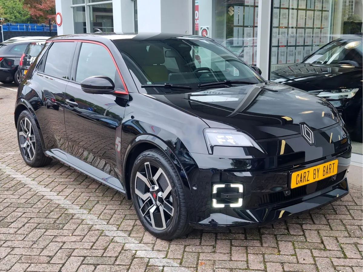 COMFORT RANGE ICONIC CINQ 52 kWh SoH 99,5% | Adaptive Cruise | Warmtepomp | Stuurverwarming