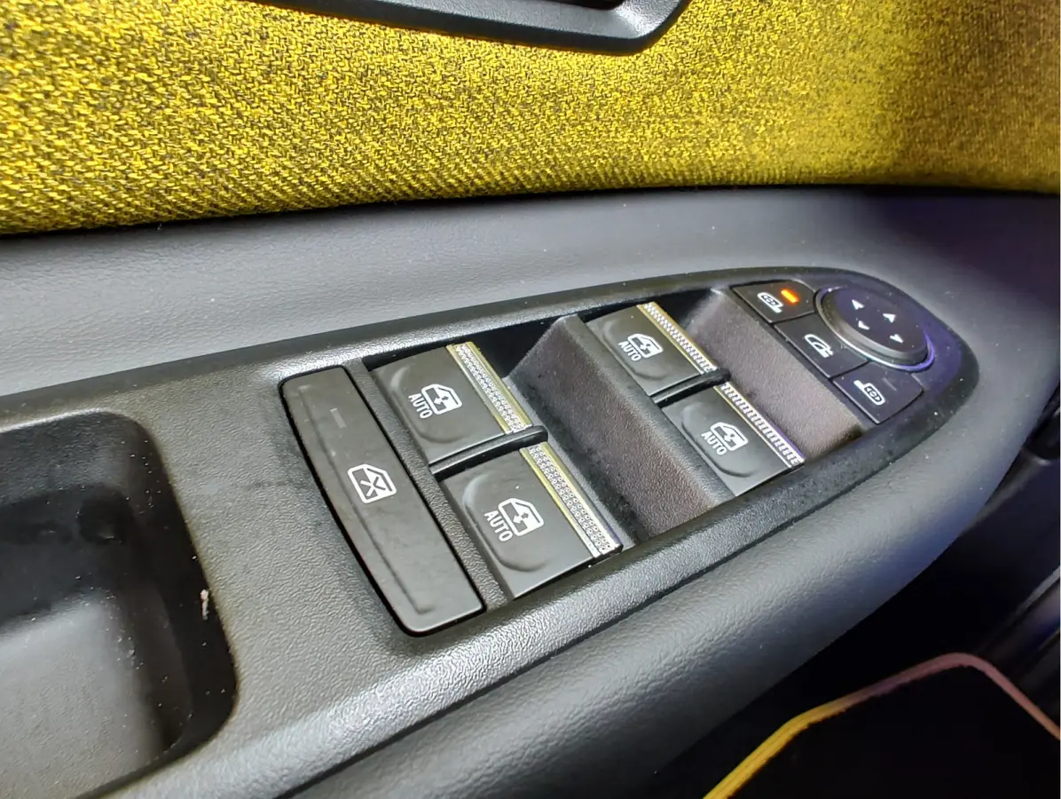 COMFORT RANGE ICONIC CINQ 52 kWh SoH 99,5% | Adaptive Cruise | Warmtepomp | Stuurverwarming