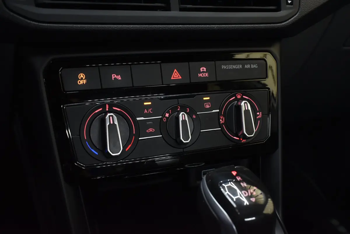 1.0 TSI Life 2e eig. NL-Auto R-Line Carplay ACC Led Virtual Navi Airco + Nwe APK