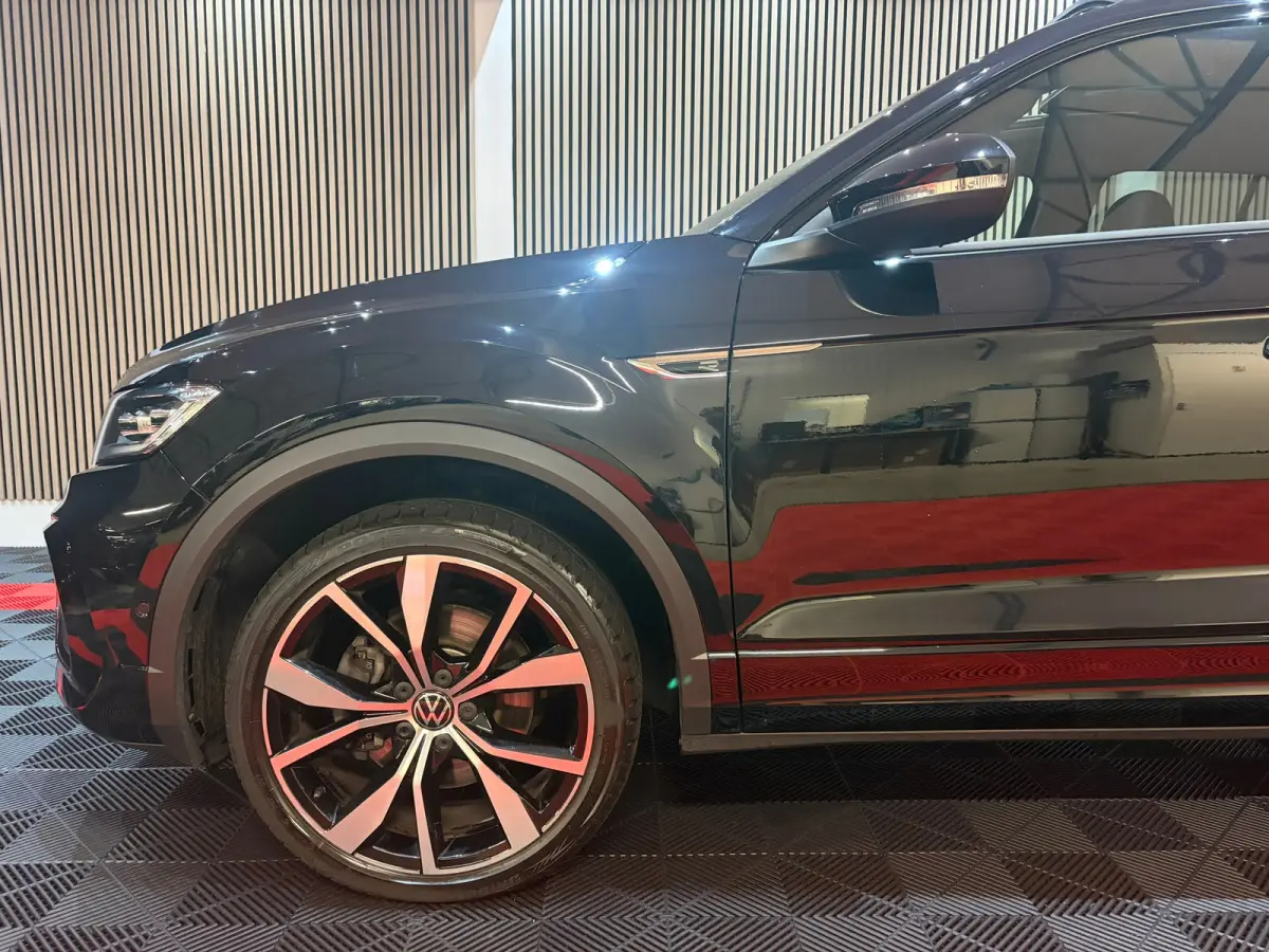 1.5 TSI R-Line Black Pack Edition 2025 /Pano/Camera/Keyless///