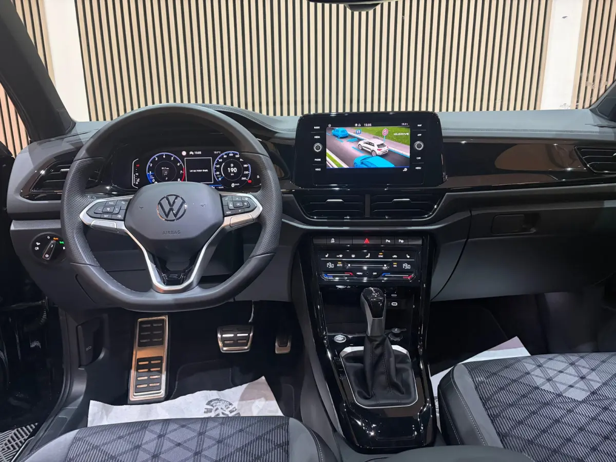 1.5 TSI R-Line Black Pack Edition 2025 /Pano/Camera/Keyless///