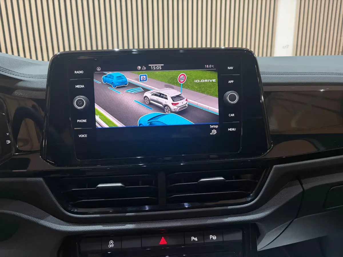 1.5 TSI R-Line Black Pack Edition 2025 /Pano/Camera/Keyless///