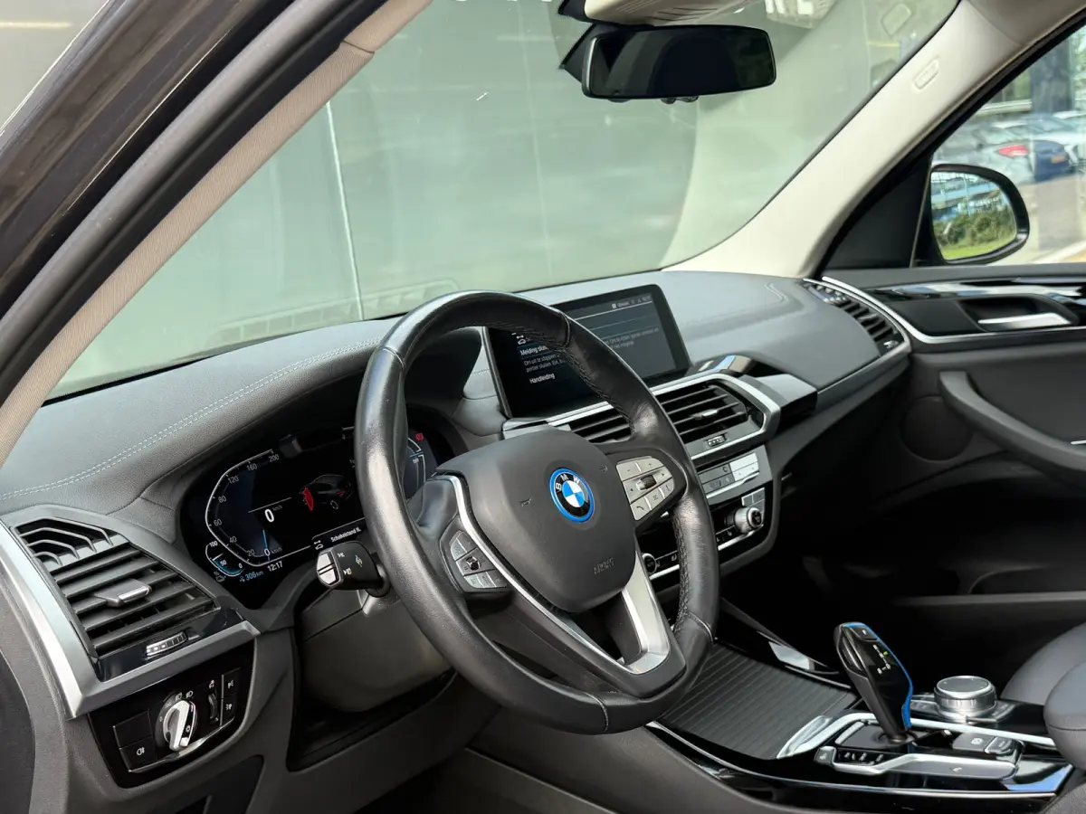 Executive 80 kWh SHADOW LINE 98% SOH PANO|LEDER|CARPLAY