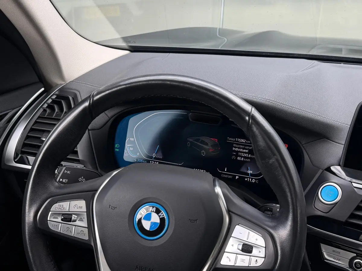 Executive 80 kWh SHADOW LINE 98% SOH PANO|LEDER|CARPLAY