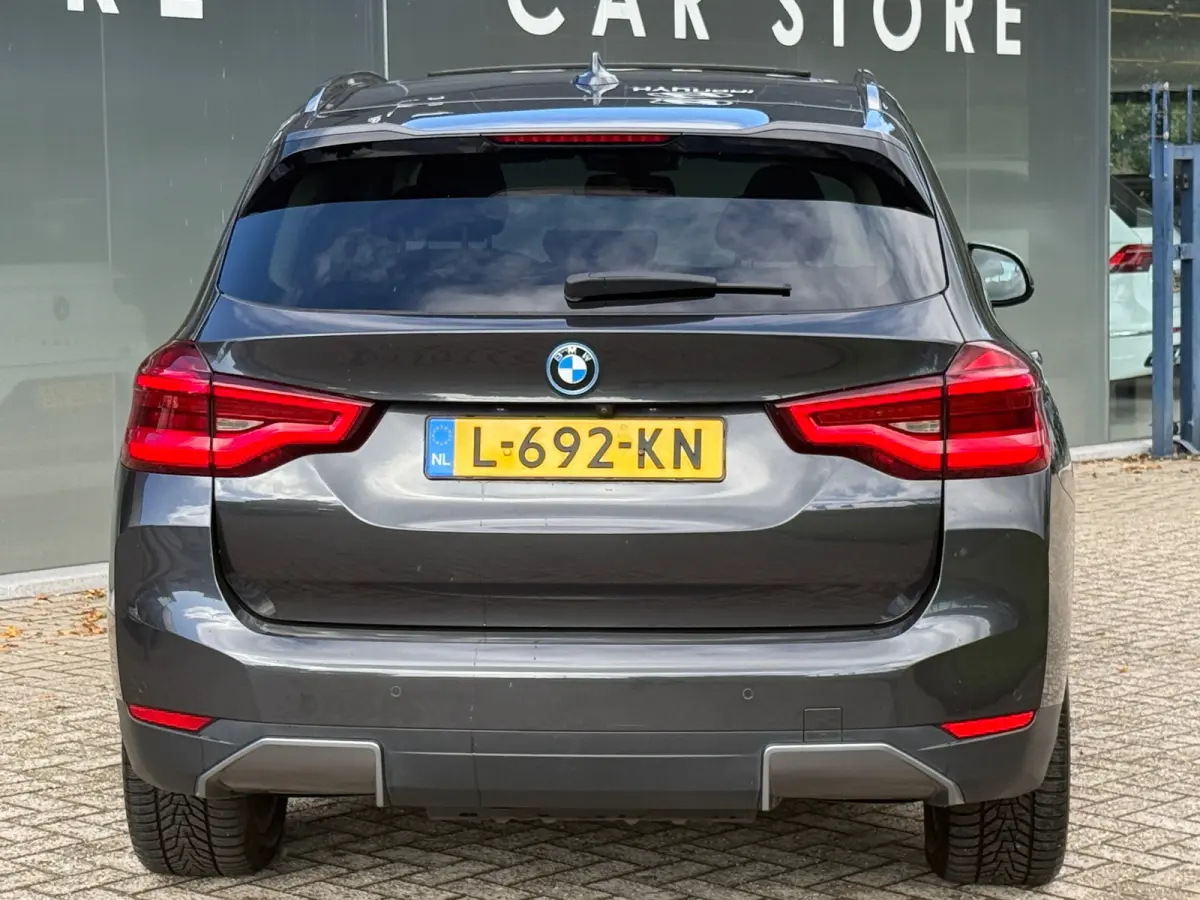 Executive 80 kWh SHADOW LINE 98% SOH PANO|LEDER|CARPLAY