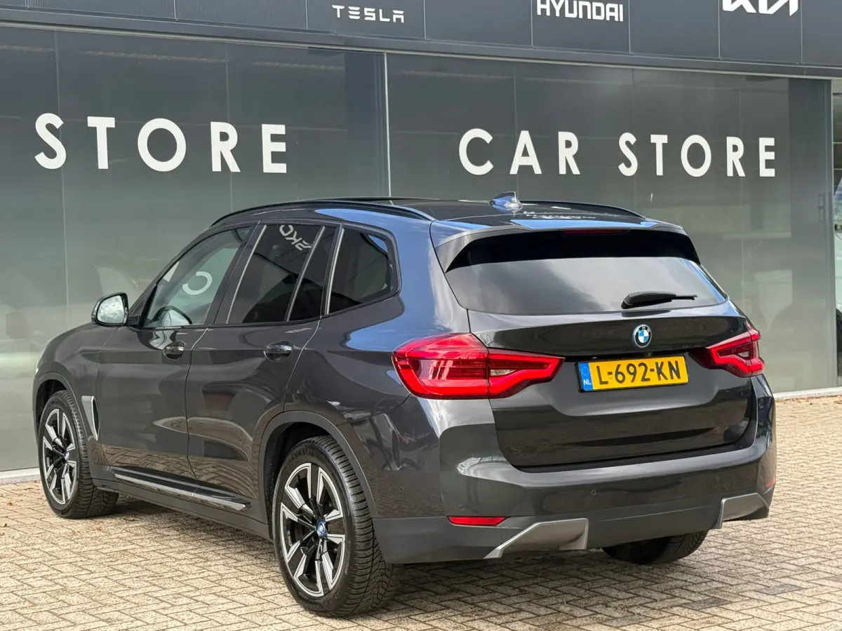 Executive 80 kWh SHADOW LINE 98% SOH PANO|LEDER|CARPLAY