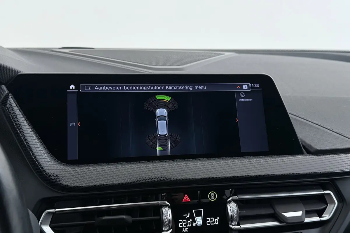 118i Business Edition Plus | Org NL | CarPlay | Stuur-/Stoelverwarming | Digital Cockpit | Leer | Sportstoelen |