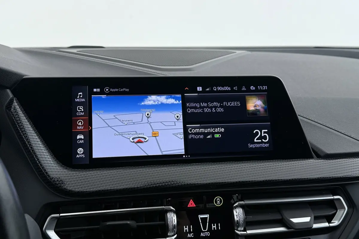 118i Business Edition Plus | Org NL | CarPlay | Stuur-/Stoelverwarming | Digital Cockpit | Leer | Sportstoelen |