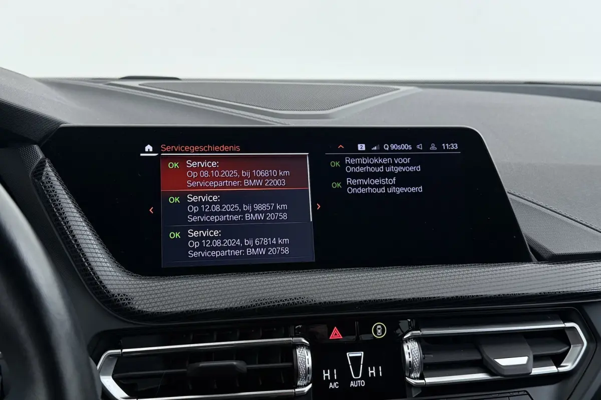 118i Business Edition Plus | Org NL | CarPlay | Stuur-/Stoelverwarming | Digital Cockpit | Leer | Sportstoelen |