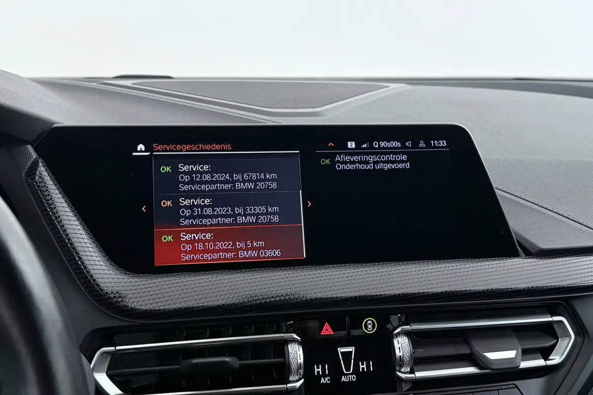 118i Business Edition Plus | Org NL | CarPlay | Stuur-/Stoelverwarming | Digital Cockpit | Leer | Sportstoelen |