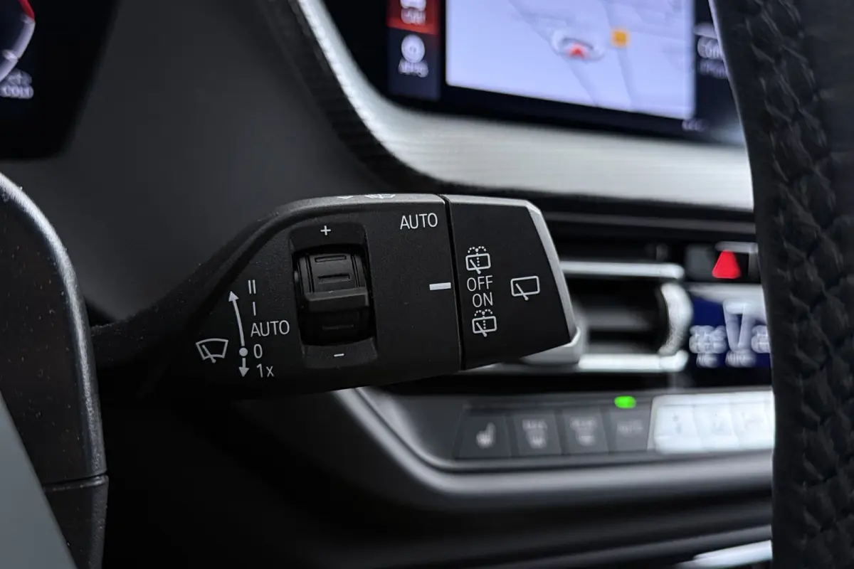 118i Business Edition Plus | Org NL | CarPlay | Stuur-/Stoelverwarming | Digital Cockpit | Leer | Sportstoelen |