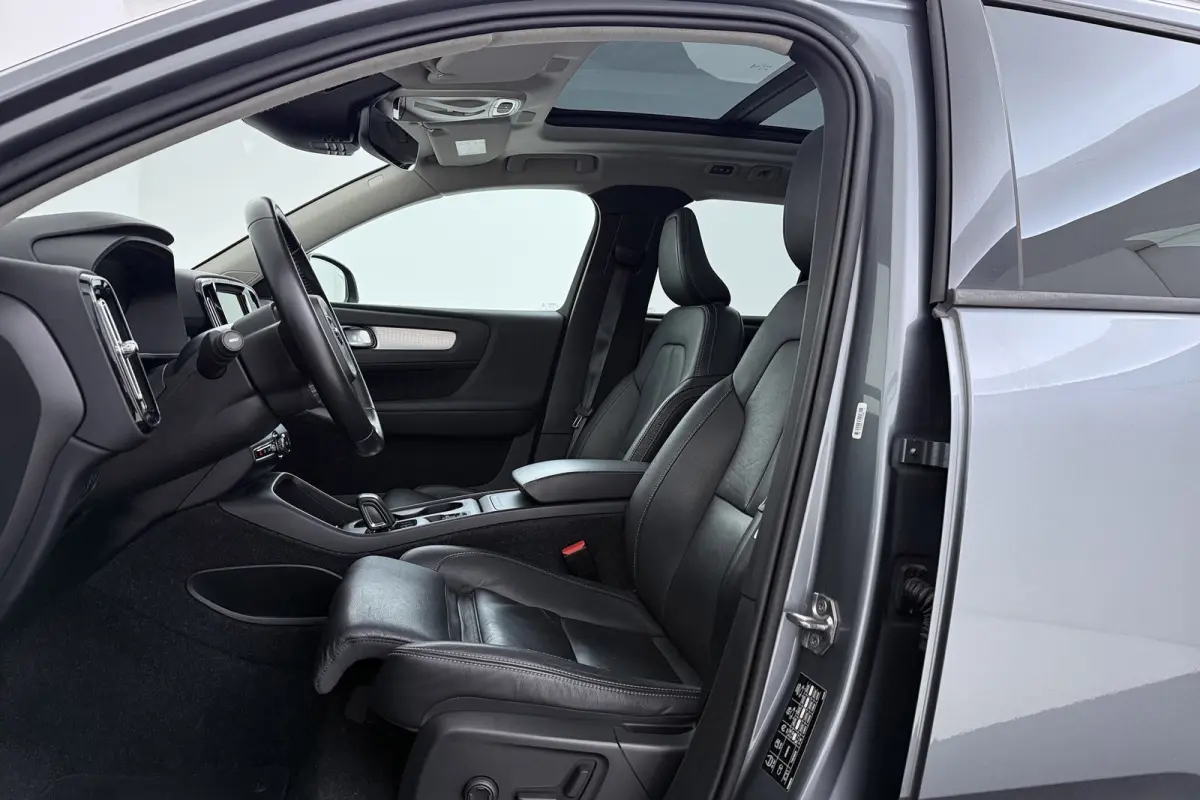 2.0 T5 AWD Intro Edition | Uitklap Trekhaak | Panoramadak | Org NL | Leer | Harman/Kardon | Dealer Ond. | Adap. Cruise