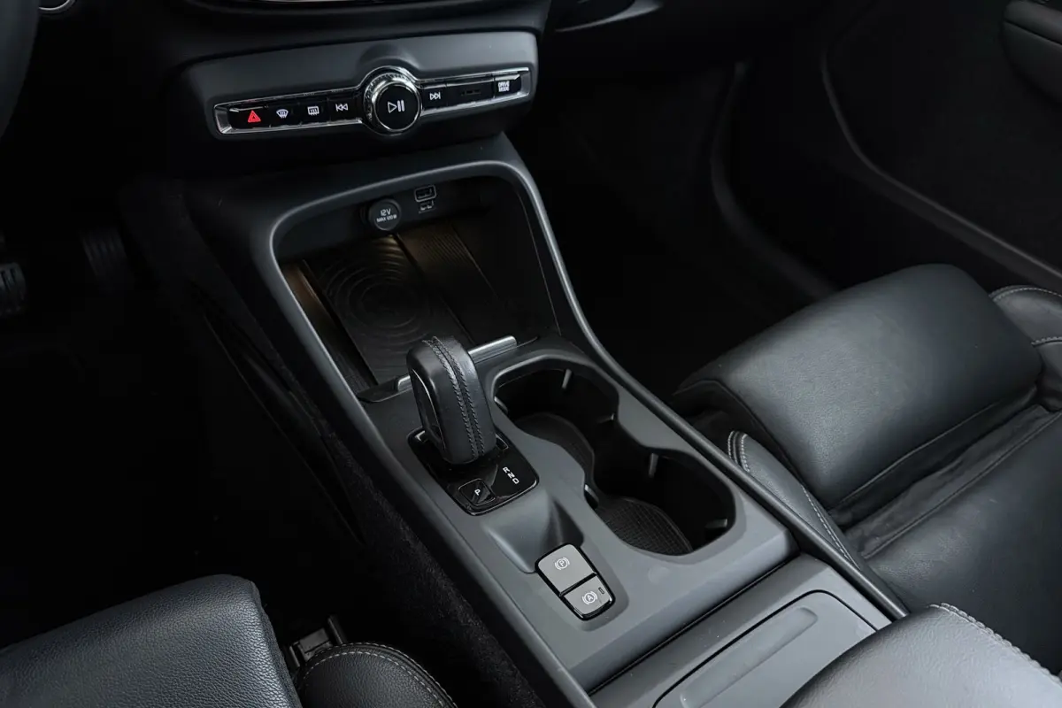 2.0 T5 AWD Intro Edition | Uitklap Trekhaak | Panoramadak | Org NL | Leer | Harman/Kardon | Dealer Ond. | Adap. Cruise