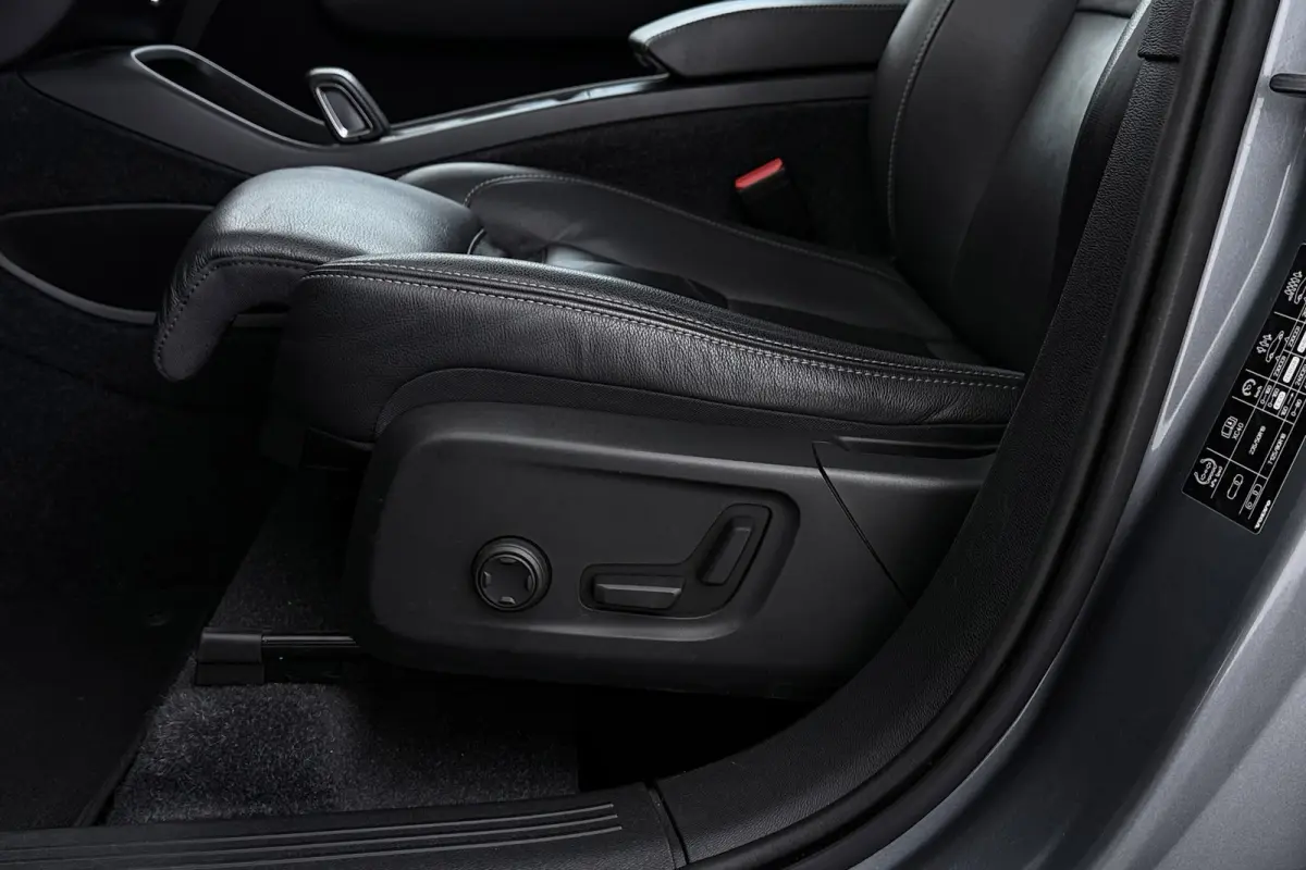 2.0 T5 AWD Intro Edition | Uitklap Trekhaak | Panoramadak | Org NL | Leer | Harman/Kardon | Dealer Ond. | Adap. Cruise
