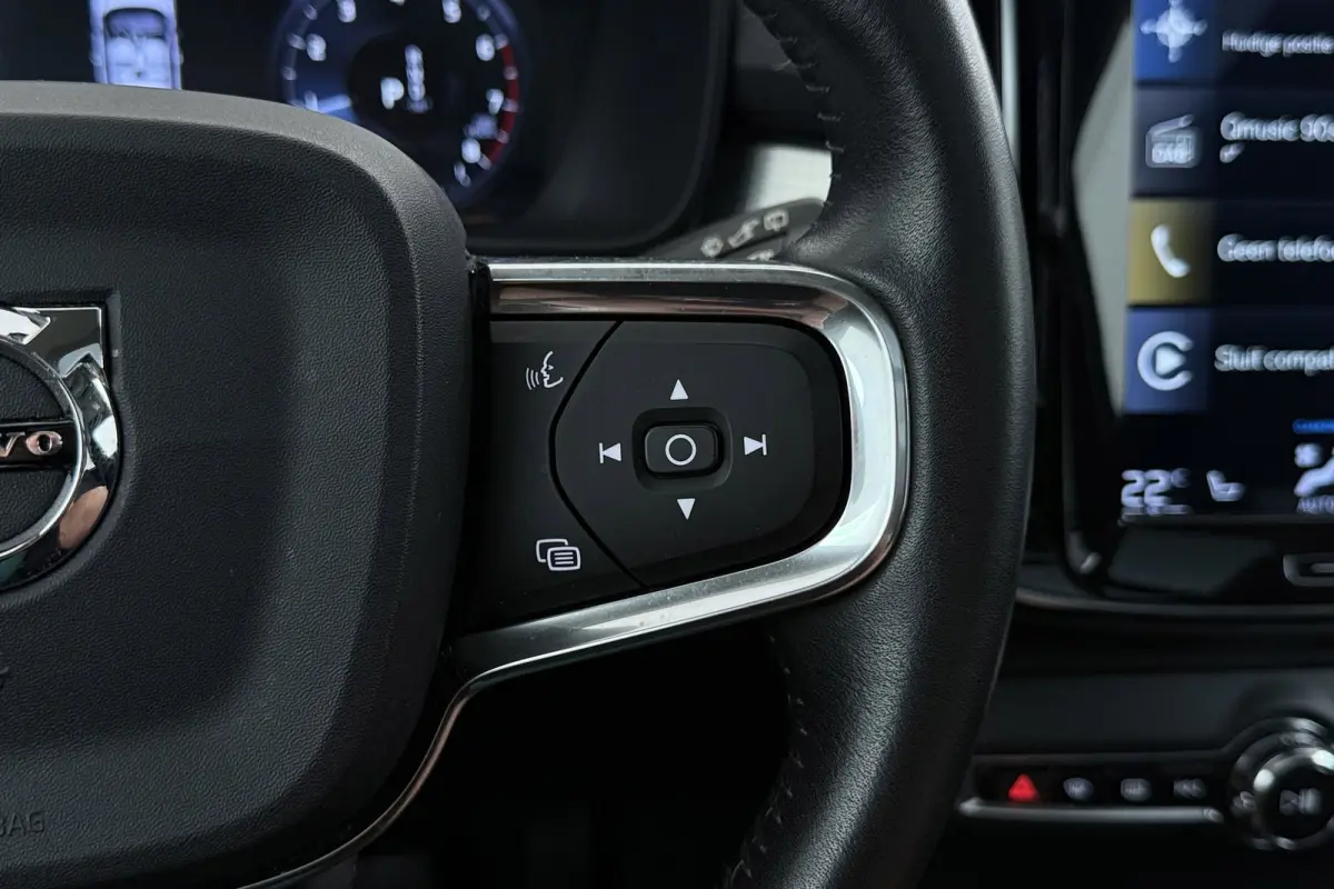 2.0 T5 AWD Intro Edition | Uitklap Trekhaak | Panoramadak | Org NL | Leer | Harman/Kardon | Dealer Ond. | Adap. Cruise