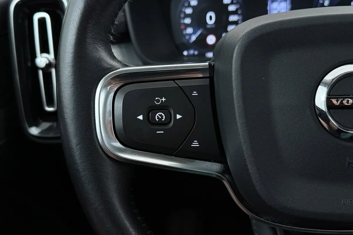 2.0 T5 AWD Intro Edition | Uitklap Trekhaak | Panoramadak | Org NL | Leer | Harman/Kardon | Dealer Ond. | Adap. Cruise
