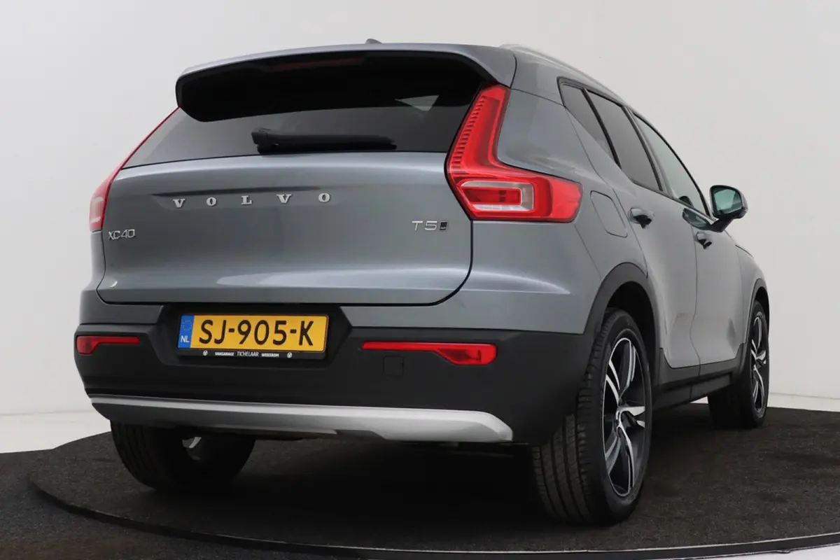 2.0 T5 AWD Intro Edition | Uitklap Trekhaak | Panoramadak | Org NL | Leer | Harman/Kardon | Dealer Ond. | Adap. Cruise