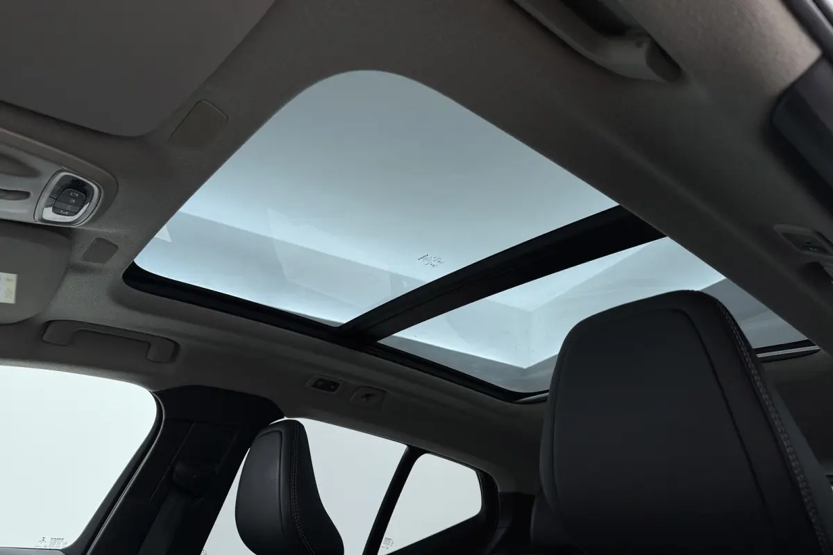 2.0 T5 AWD Intro Edition | Uitklap Trekhaak | Panoramadak | Org NL | Leer | Harman/Kardon | Dealer Ond. | Adap. Cruise