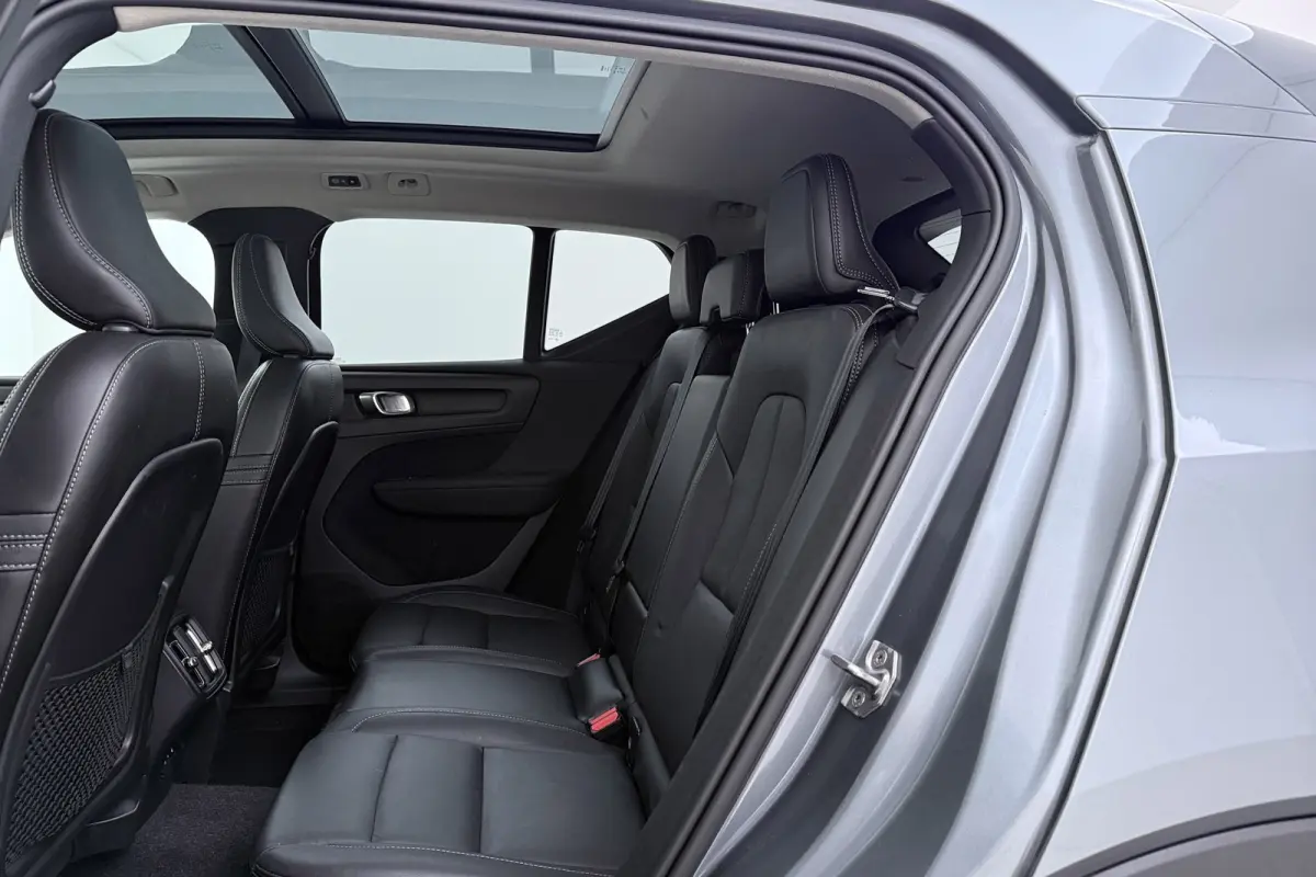 2.0 T5 AWD Intro Edition | Uitklap Trekhaak | Panoramadak | Org NL | Leer | Harman/Kardon | Dealer Ond. | Adap. Cruise