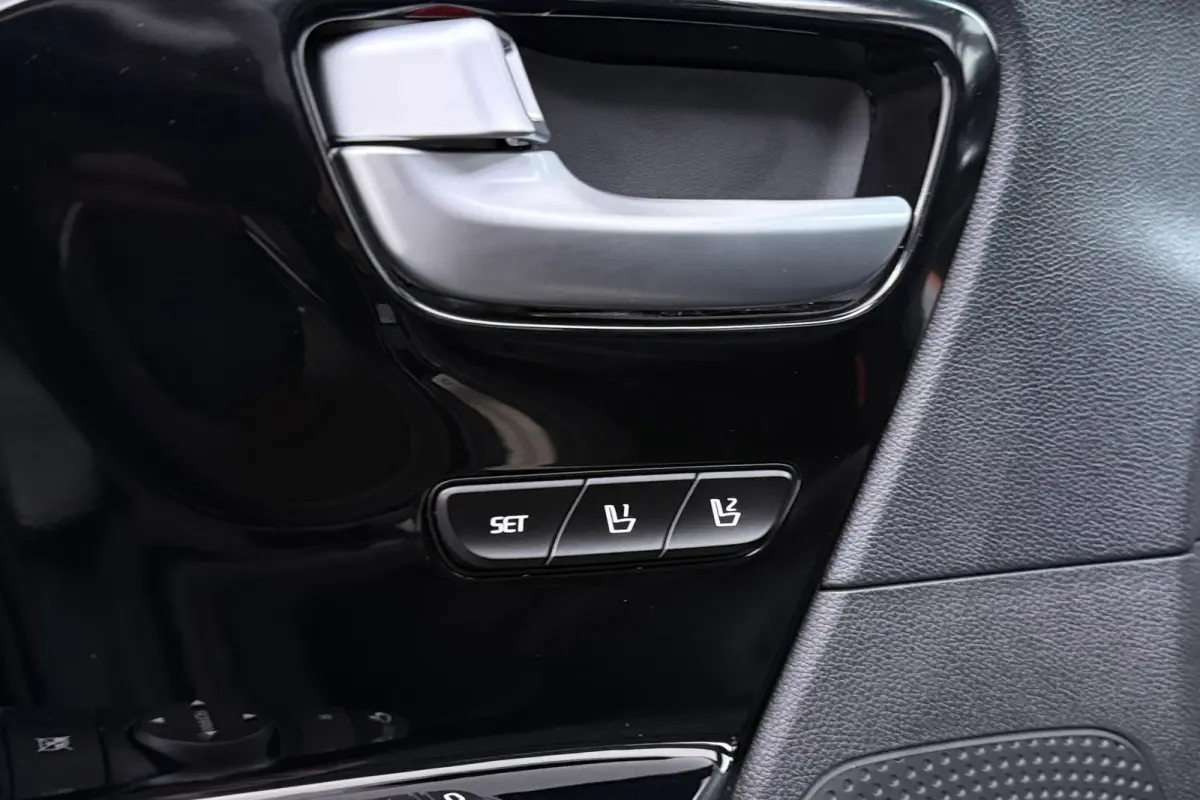 1.6 GDi PHEV ExecutiveLine | 28.000 KM! | Org NL | Trekhaak | Schuif-/Kanteldak | CarPlay | Camera | Digital Cockpit |