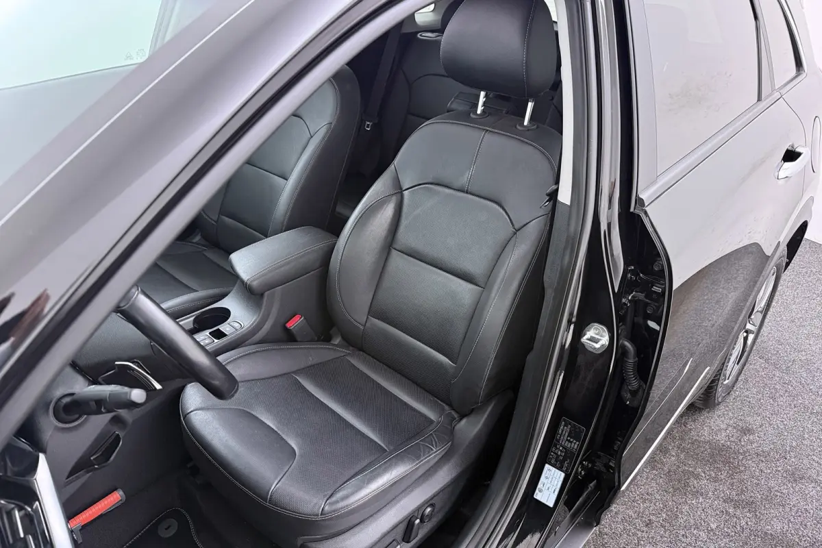 1.6 GDi PHEV ExecutiveLine | 28.000 KM! | Org NL | Trekhaak | Schuif-/Kanteldak | CarPlay | Camera | Digital Cockpit |