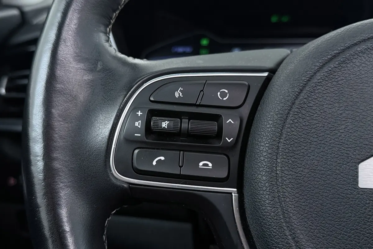 1.6 GDi PHEV ExecutiveLine | 28.000 KM! | Org NL | Trekhaak | Schuif-/Kanteldak | CarPlay | Camera | Digital Cockpit |