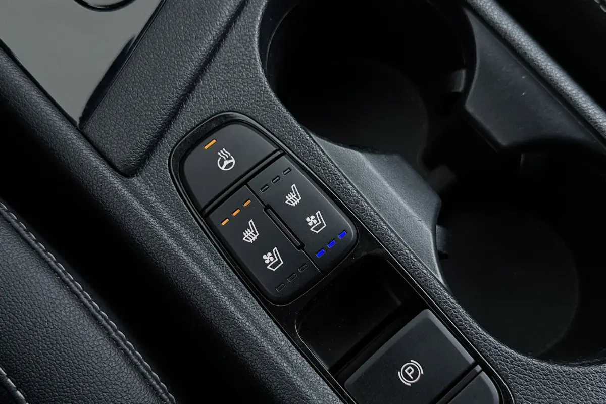 1.6 GDi PHEV ExecutiveLine | 28.000 KM! | Org NL | Trekhaak | Schuif-/Kanteldak | CarPlay | Camera | Digital Cockpit |