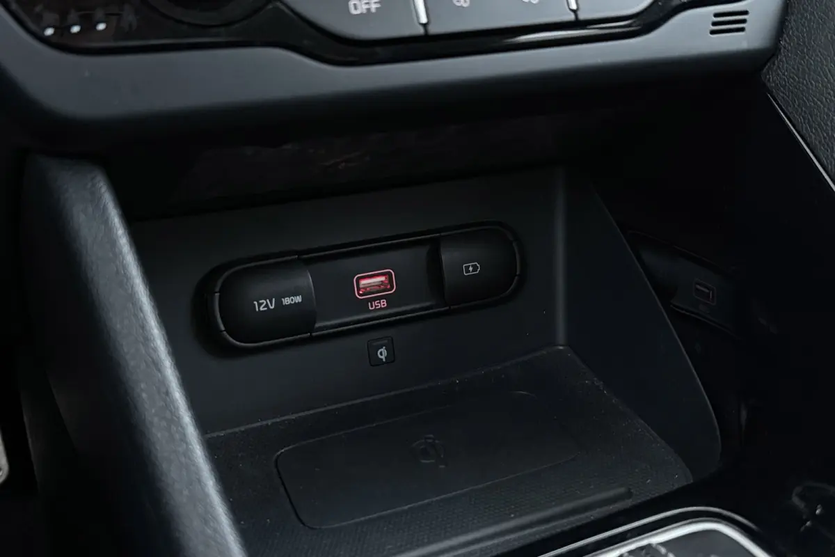 1.6 GDi PHEV ExecutiveLine | 28.000 KM! | Org NL | Trekhaak | Schuif-/Kanteldak | CarPlay | Camera | Digital Cockpit |
