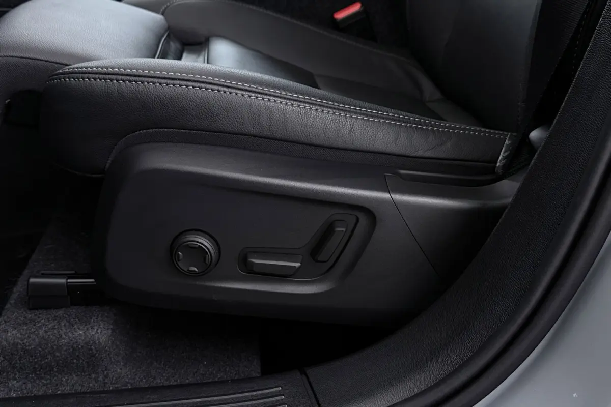2.0 B4 Plus Black Edition | Uitklap Trekhaak | Panoramadak | Harman/Kardon | Digital Cockpit | CarPlay |
