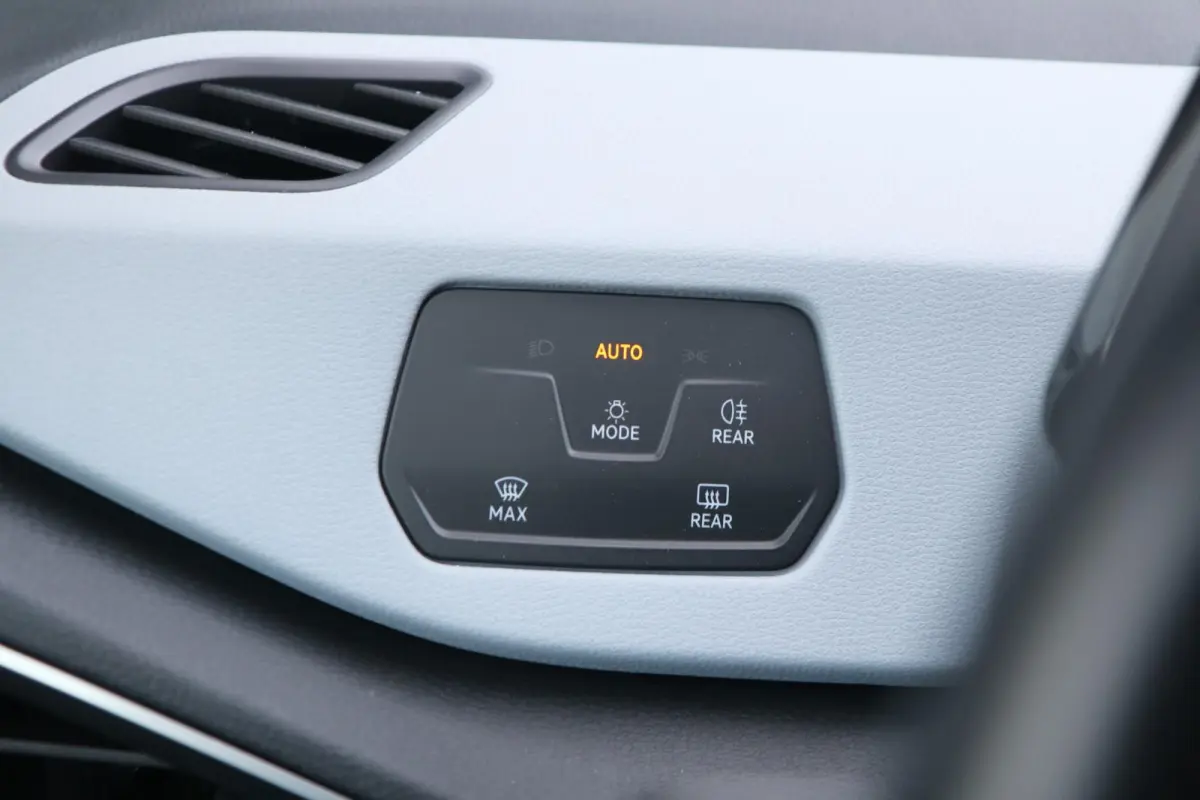 204pk Pro Edition Advantage 58 kWh | SoH 95% | Navigatie | Stoelverwarming | Achteruitrijcamera | App Connect