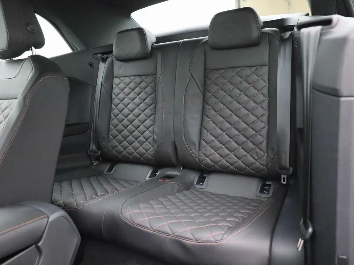 1.5 TSI R-Line 150 PK| Trekhaak Afneembaar | LEDER Interieur | Navigatie | Stoelverwarming | Stuurwielverwarming | Dodehoekdetectie | Achteruitrijcamera