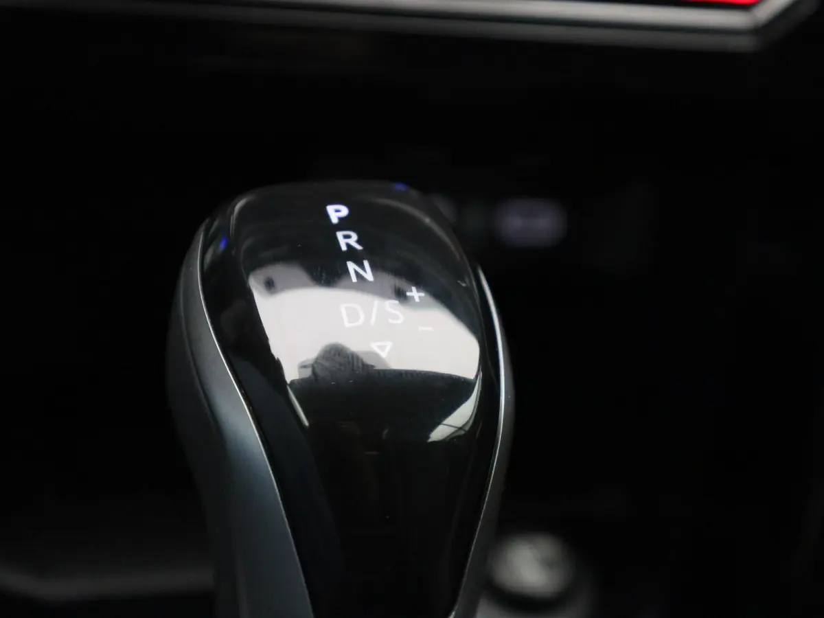 1.5 TSI R-Line 150 PK| Trekhaak Afneembaar | LEDER Interieur | Navigatie | Stoelverwarming | Stuurwielverwarming | Dodehoekdetectie | Achteruitrijcamera