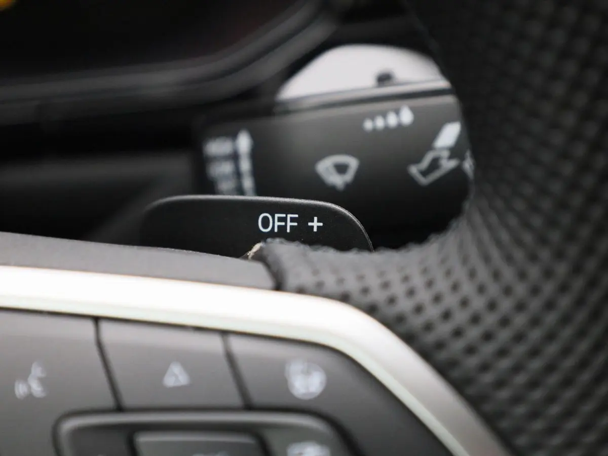 1.5 TSI R-Line 150 PK| Trekhaak Afneembaar | LEDER Interieur | Navigatie | Stoelverwarming | Stuurwielverwarming | Dodehoekdetectie | Achteruitrijcamera