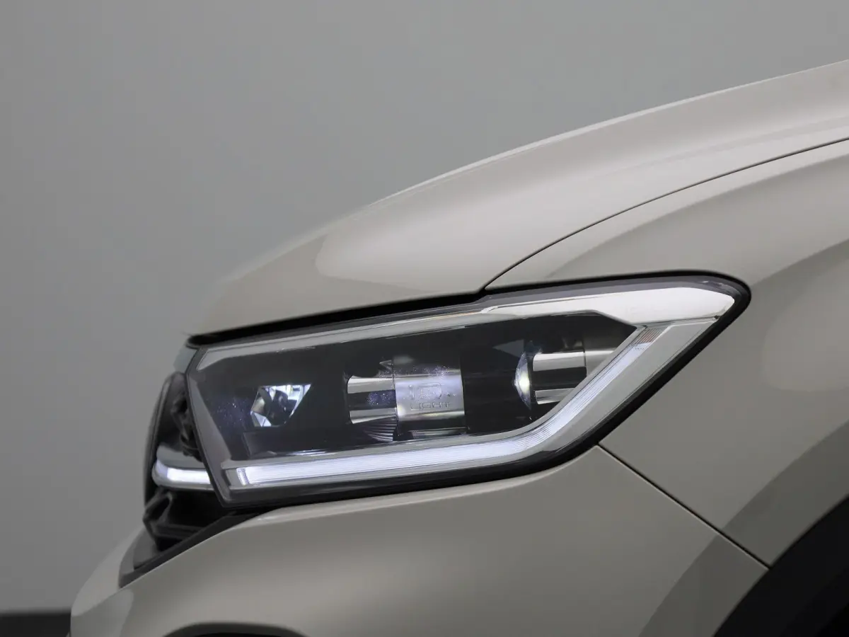 1.5 TSI R-Line 150 PK| Trekhaak Afneembaar | LEDER Interieur | Navigatie | Stoelverwarming | Stuurwielverwarming | Dodehoekdetectie | Achteruitrijcamera