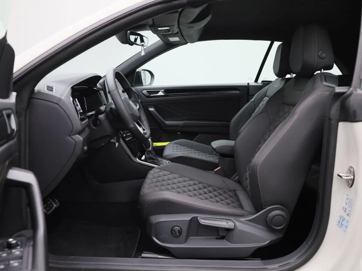 1.5 TSI R-Line 150 PK| Trekhaak Afneembaar | LEDER Interieur | Navigatie | Stoelverwarming | Stuurwielverwarming | Dodehoekdetectie | Achteruitrijcamera
