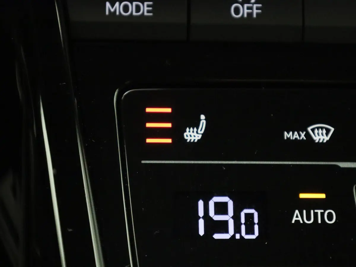 1.5 TSI R-Line 150 PK| Trekhaak Afneembaar | LEDER Interieur | Navigatie | Stoelverwarming | Stuurwielverwarming | Dodehoekdetectie | Achteruitrijcamera
